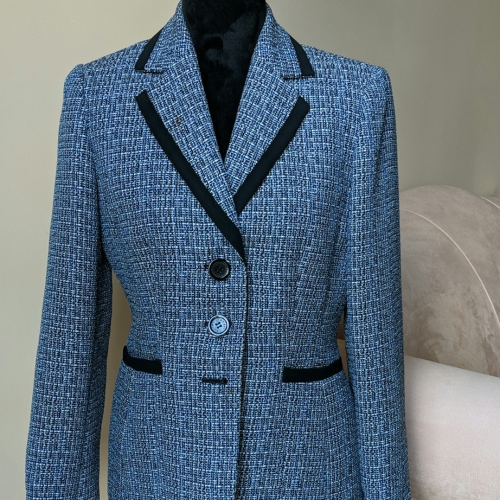 TAHARI NAVY/WHITE PANTS SUIT